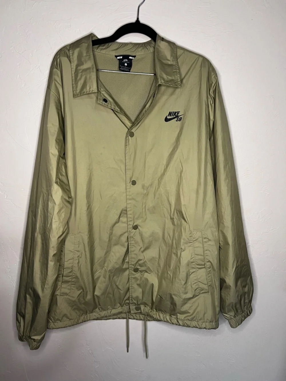Nike Men's SB Coaches Skaetboarding Tan Windbreaker Jacket‎